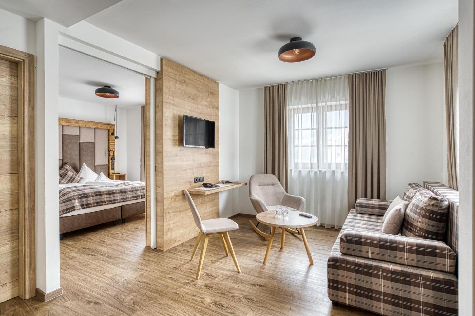 Junior Suite,1742825114:JPEG